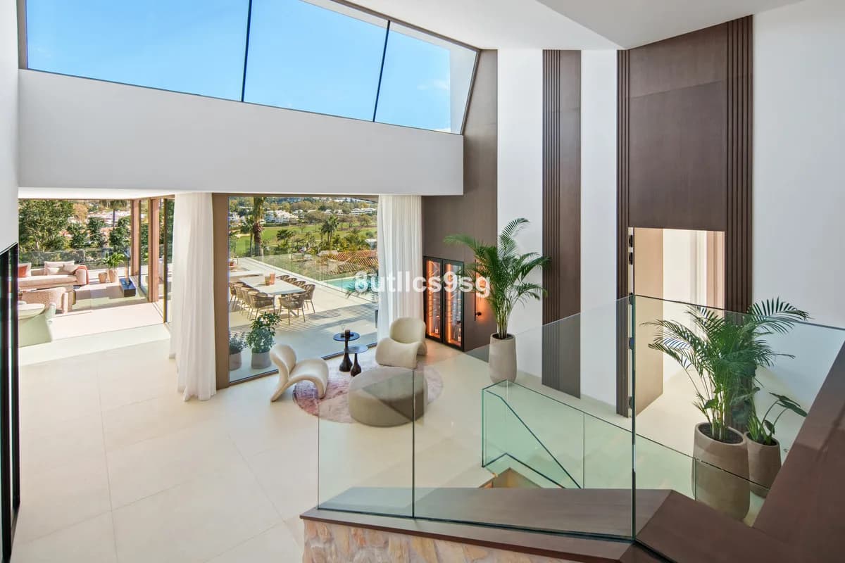 5 Bedroom Detached Villa for Sale in Nueva Andalucía, Málaga - Image 6