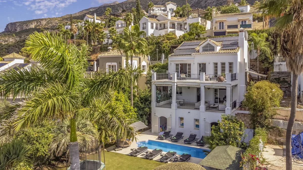 4 Bedroom Detached Villa for Sale in Istán, Málaga