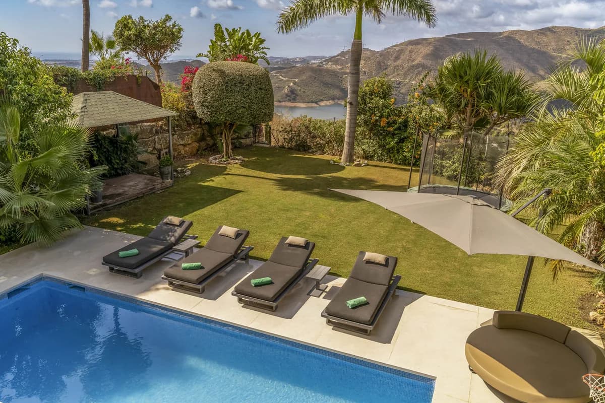 4 Bedroom Detached Villa for Sale in Istán, Málaga - Image 2