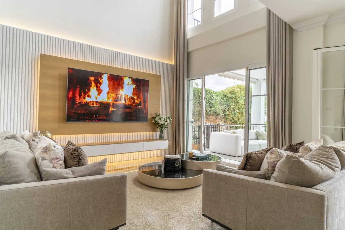 4 Bedroom Detached Villa for Sale in Istán, Málaga - Image 3