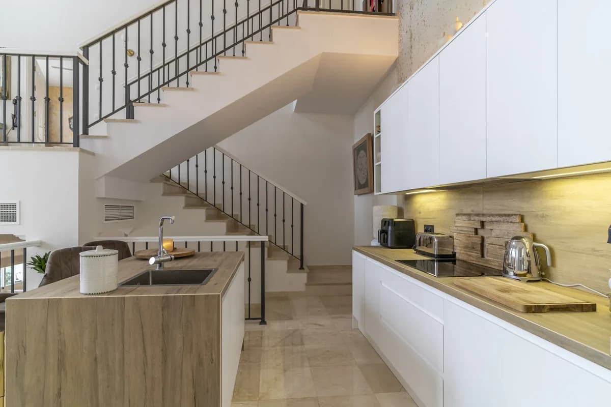 4 Bedroom Detached Villa for Sale in Istán, Málaga - Image 4
