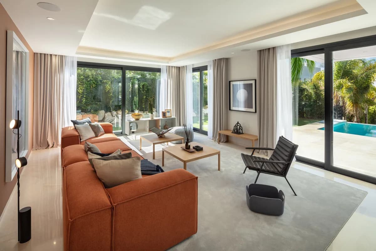 5 Bedroom Detached Villa for Sale in Nueva Andalucía, Málaga - Image 6
