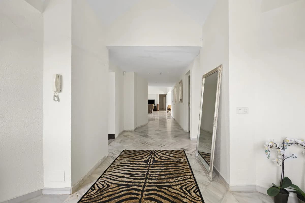 3 Bedroom Detached Villa for Sale in Benahavís, Málaga - Image 9