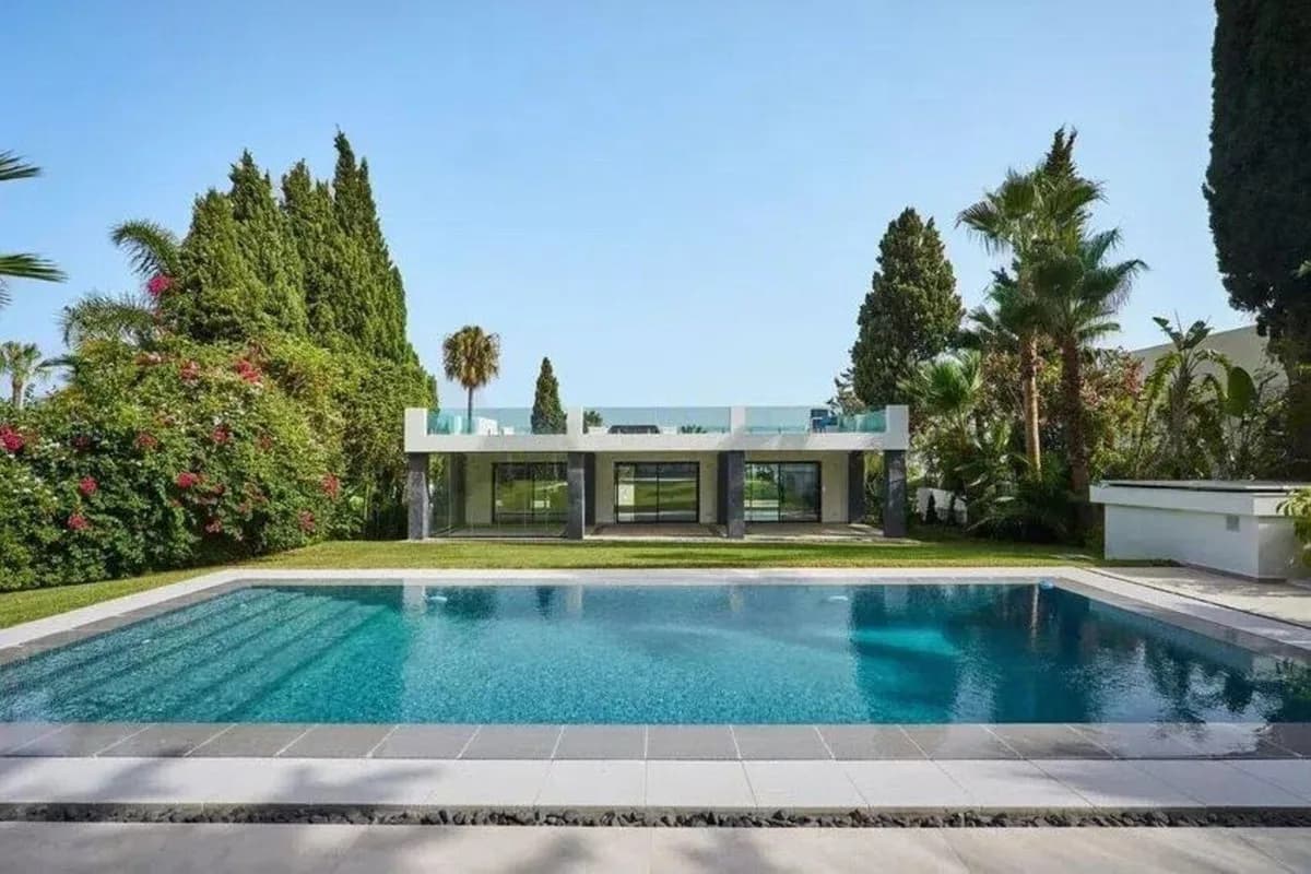 5 Bedroom Detached Villa for Sale in Nagüeles, Málaga