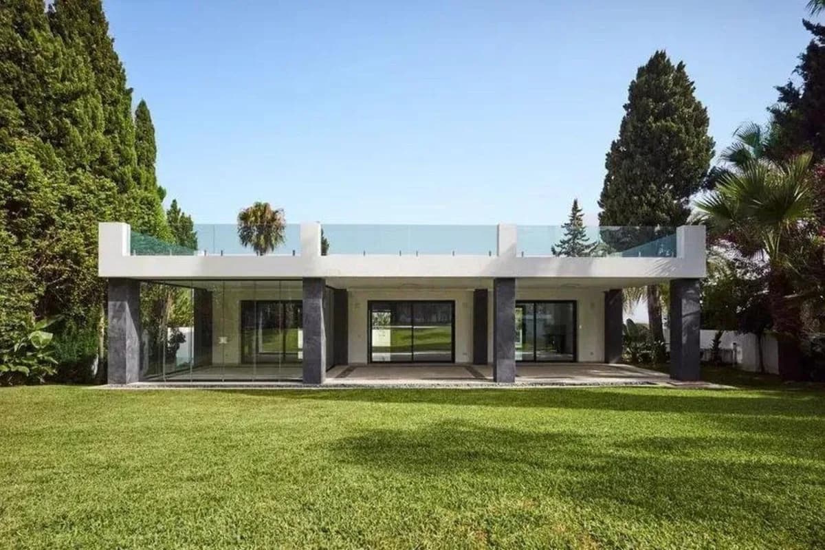 5 Bedroom Detached Villa for Sale in Nagüeles, Málaga - Image 5