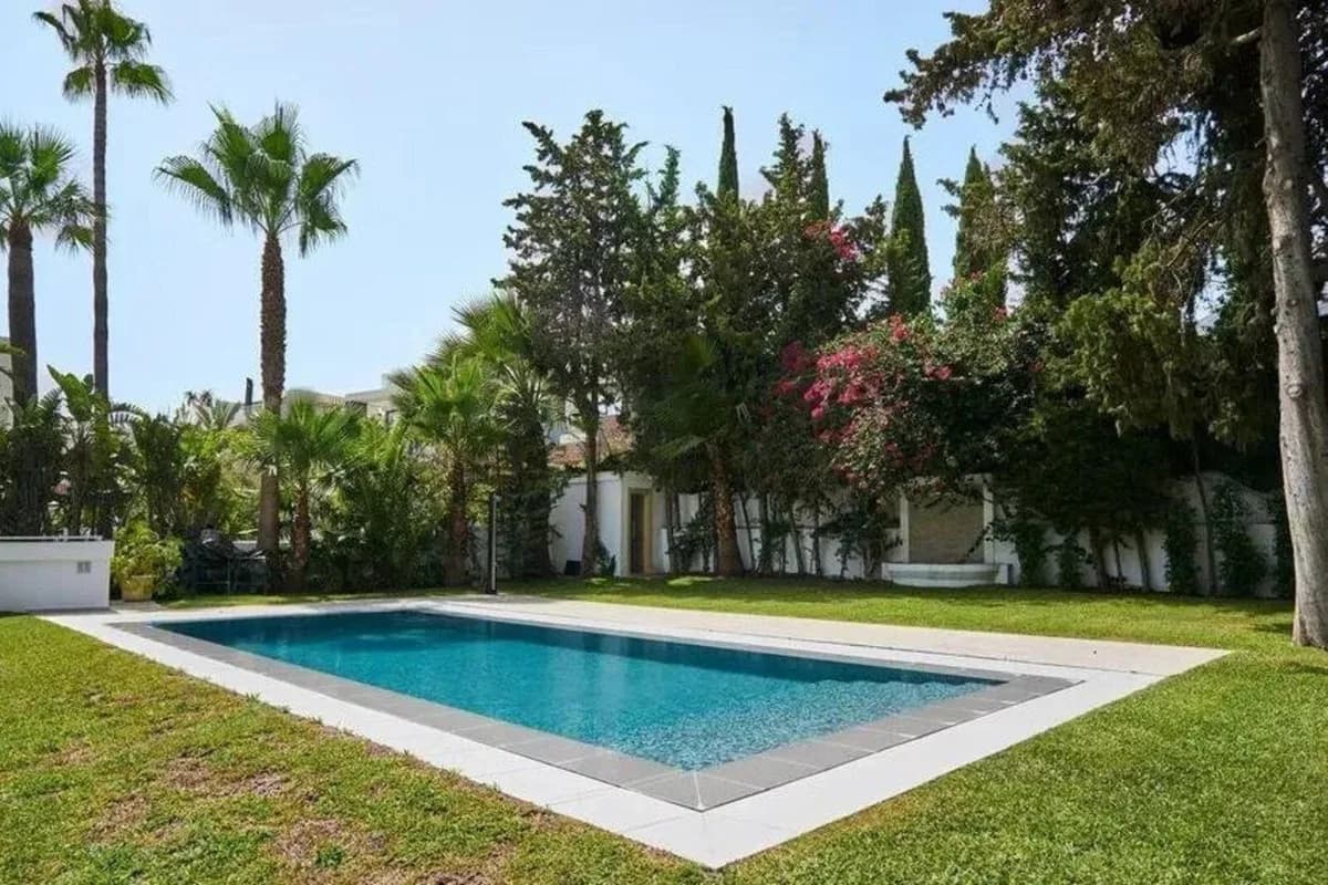 5 Bedroom Detached Villa for Sale in Nagüeles, Málaga - Image 6