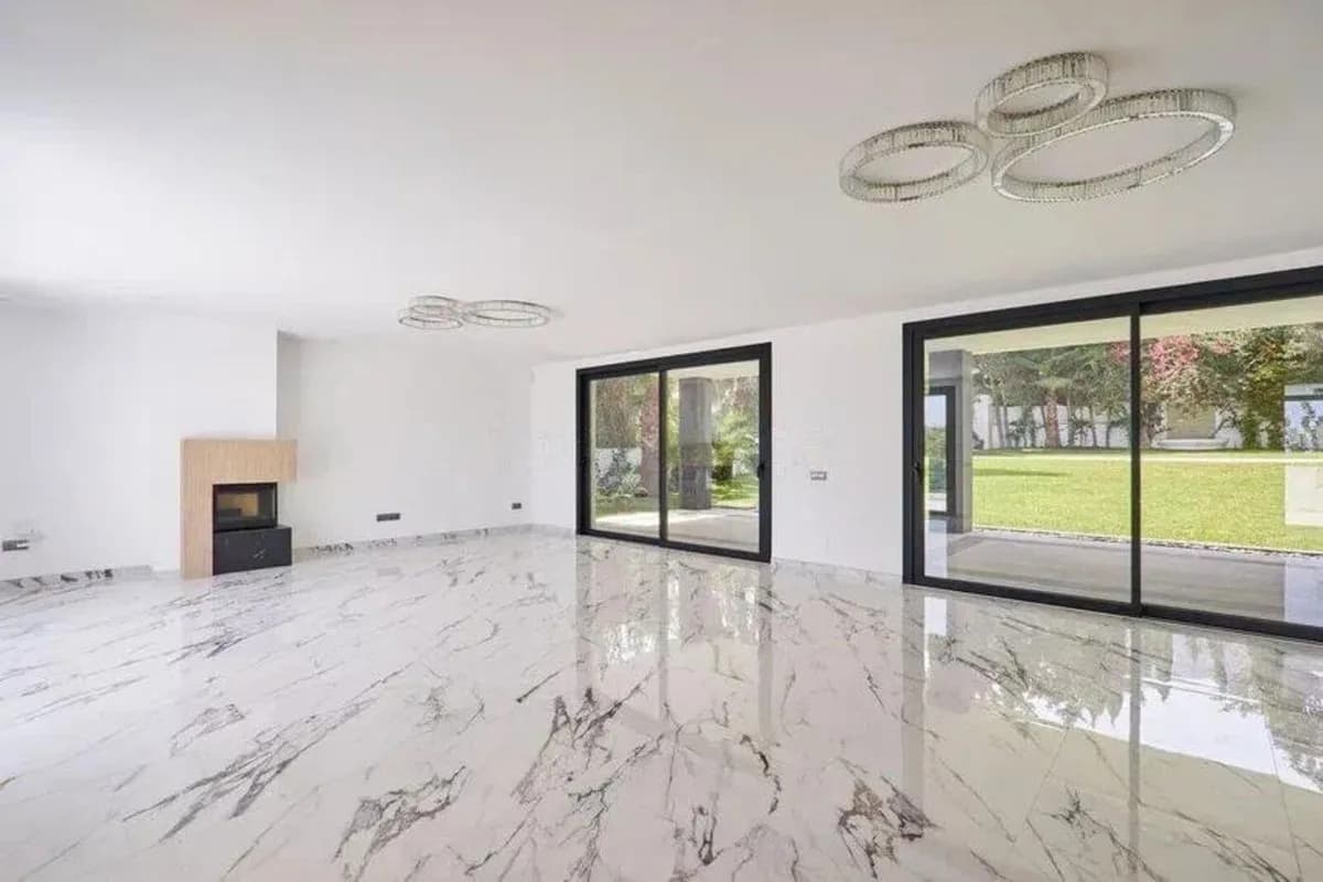 5 Bedroom Detached Villa for Sale in Nagüeles, Málaga - Image 7