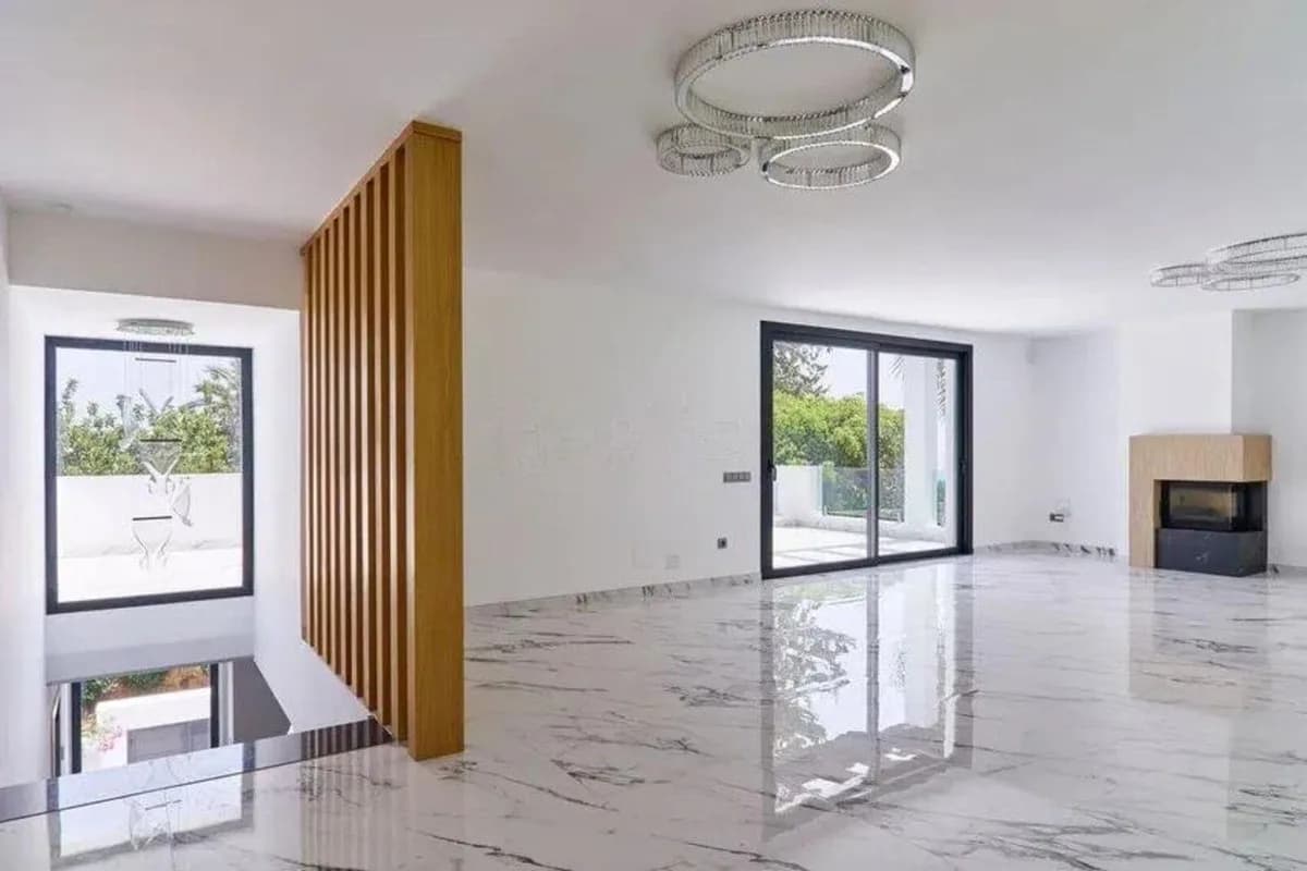 5 Bedroom Detached Villa for Sale in Nagüeles, Málaga - Image 8