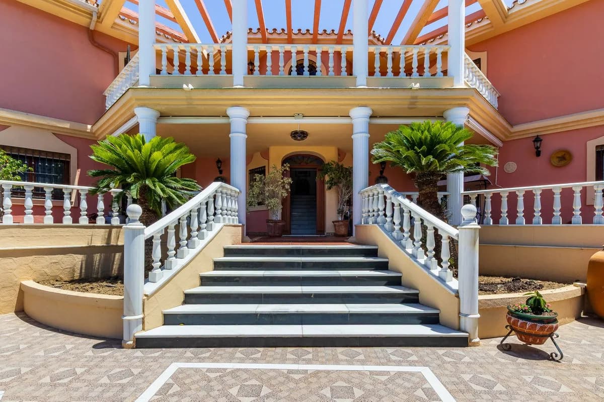 4 Bedroom Detached Villa for Sale in Torremolinos, Málaga - Image 2