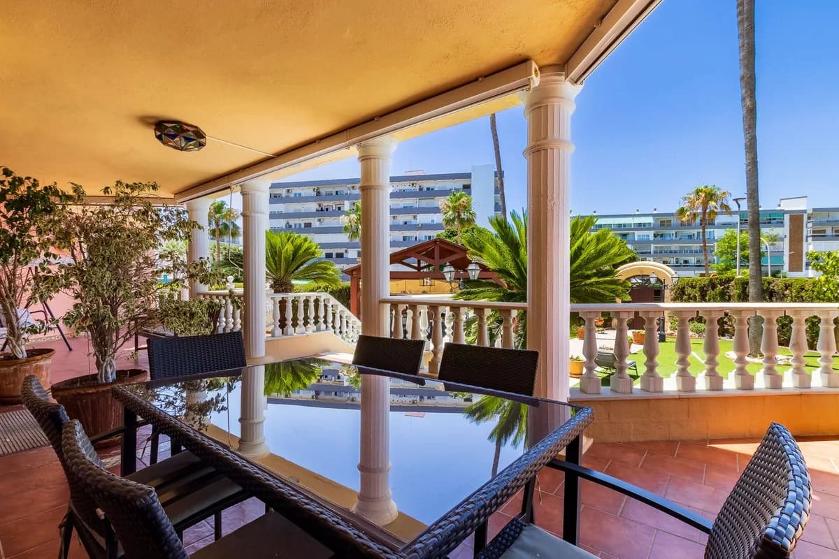 4 Bedroom Detached Villa for Sale in Torremolinos, Málaga - Image 3