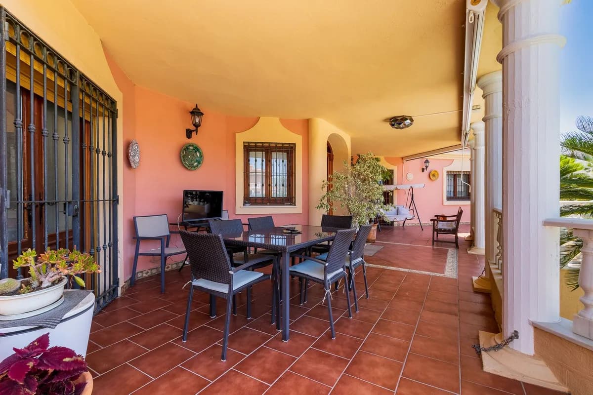 4 Bedroom Detached Villa for Sale in Torremolinos, Málaga - Image 4