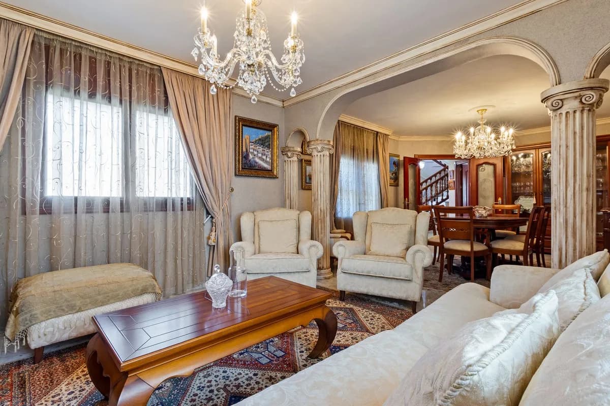 4 Bedroom Detached Villa for Sale in Torremolinos, Málaga - Image 9