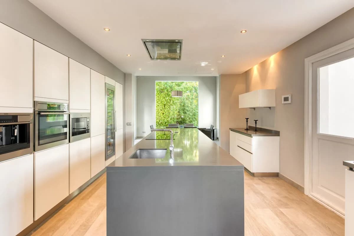 6 Bedroom Detached Villa for Sale in Guadalmina Baja, Málaga - Image 7
