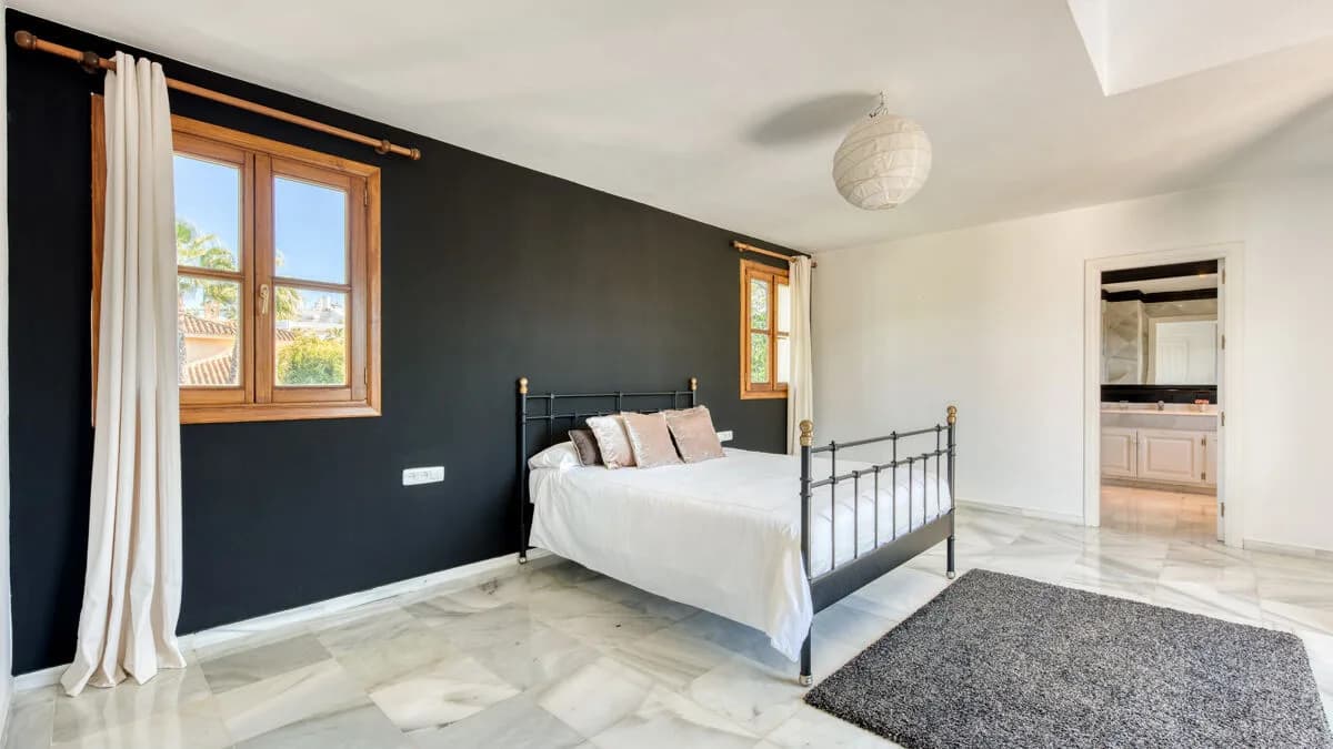 6 Bedroom Detached Villa for Sale in Guadalmina Baja, Málaga - Image 9