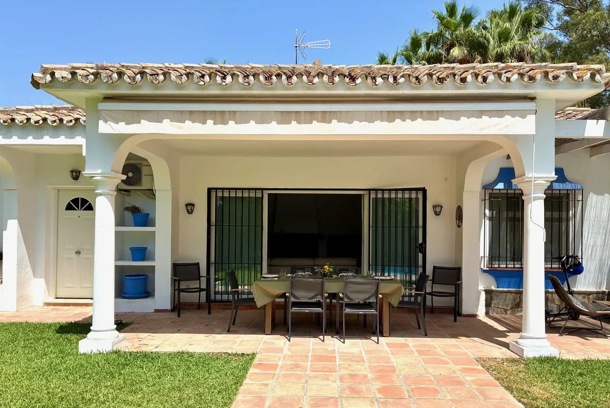 3 Bedroom Detached Villa for Sale in Estepona, Málaga - Image 2