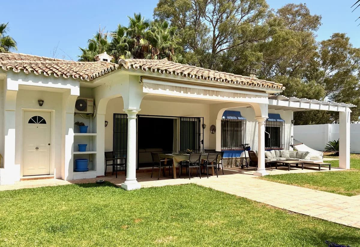 3 Bedroom Detached Villa for Sale in Estepona, Málaga - Image 4