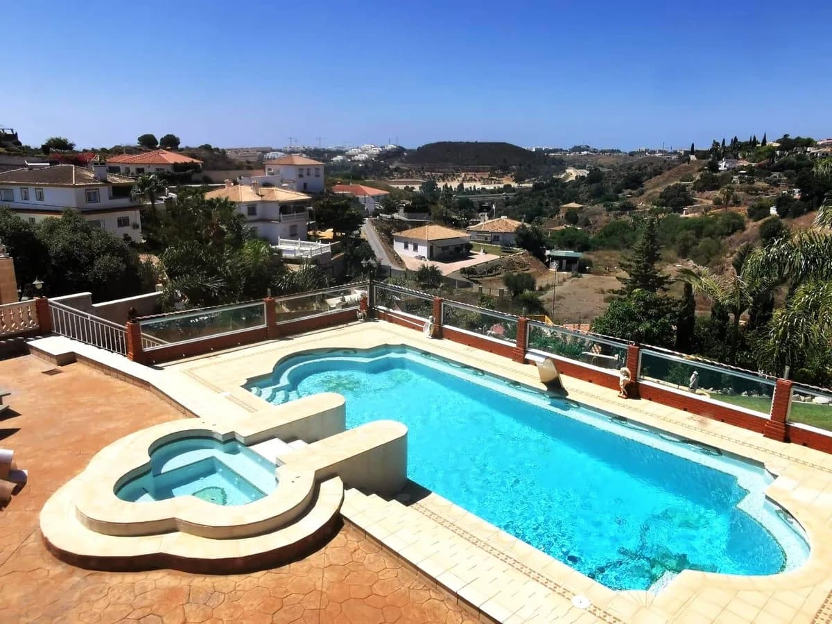 6 Bedroom Detached Villa for Sale in La Cala de Mijas, Málaga - Image 5