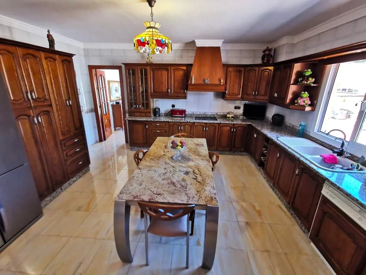 6 Bedroom Detached Villa for Sale in La Cala de Mijas, Málaga - Image 9