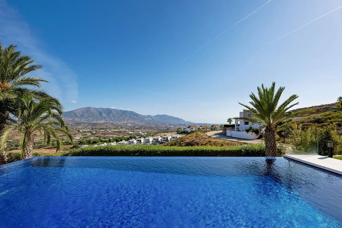 4 Bedroom Detached Villa for Sale in Mijas, Málaga - Image 2