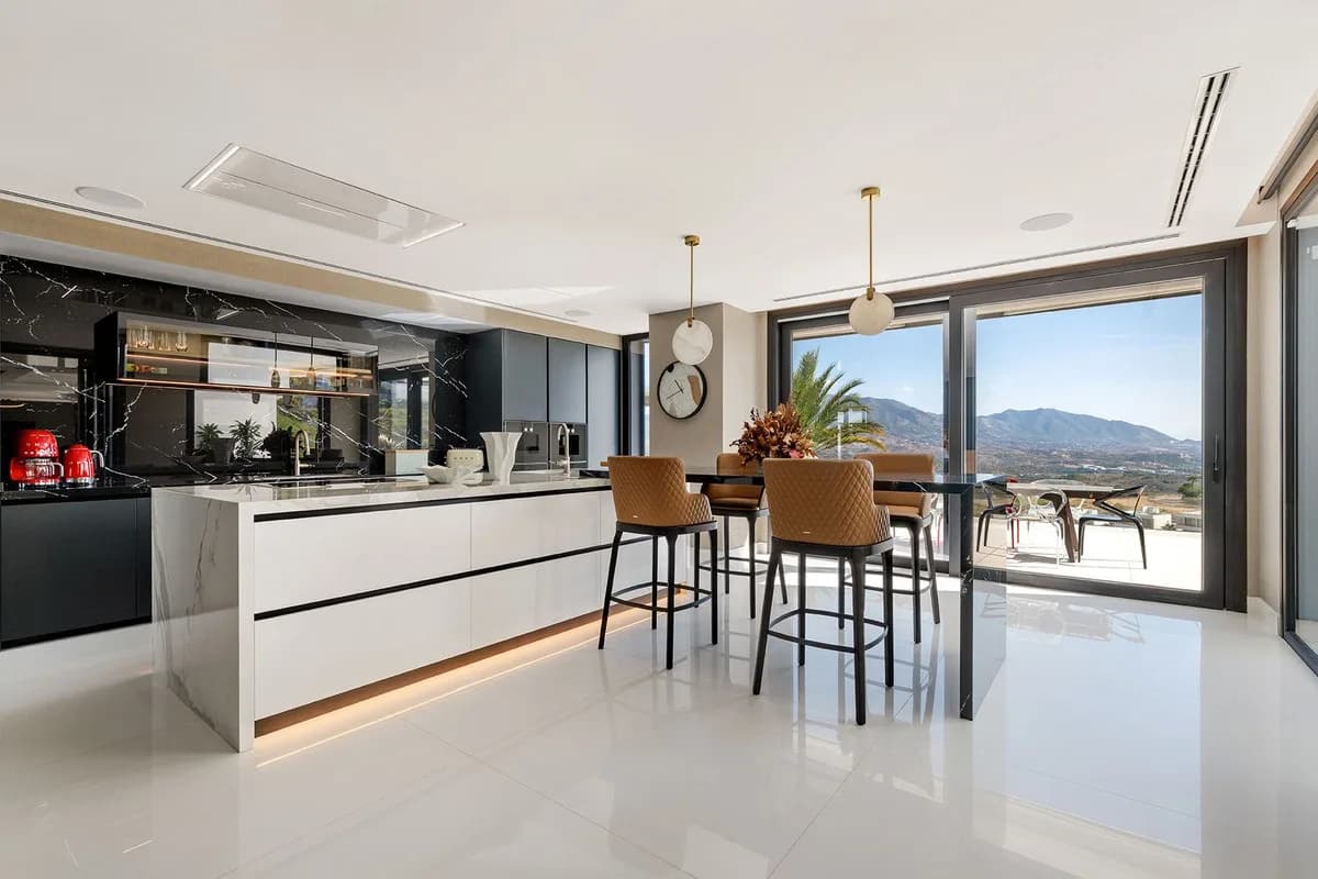 4 Bedroom Detached Villa for Sale in Mijas, Málaga - Image 4