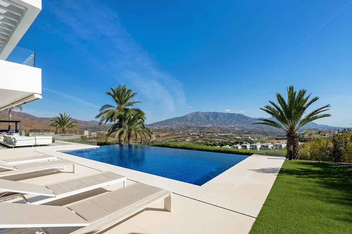 4 Bedroom Detached Villa for Sale in Mijas, Málaga - Image 6