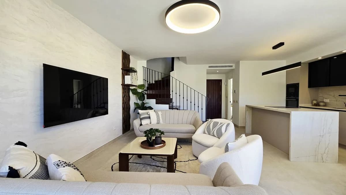4 Bedroom Townhouse for Sale in Nueva Andalucía, Málaga - Image 3