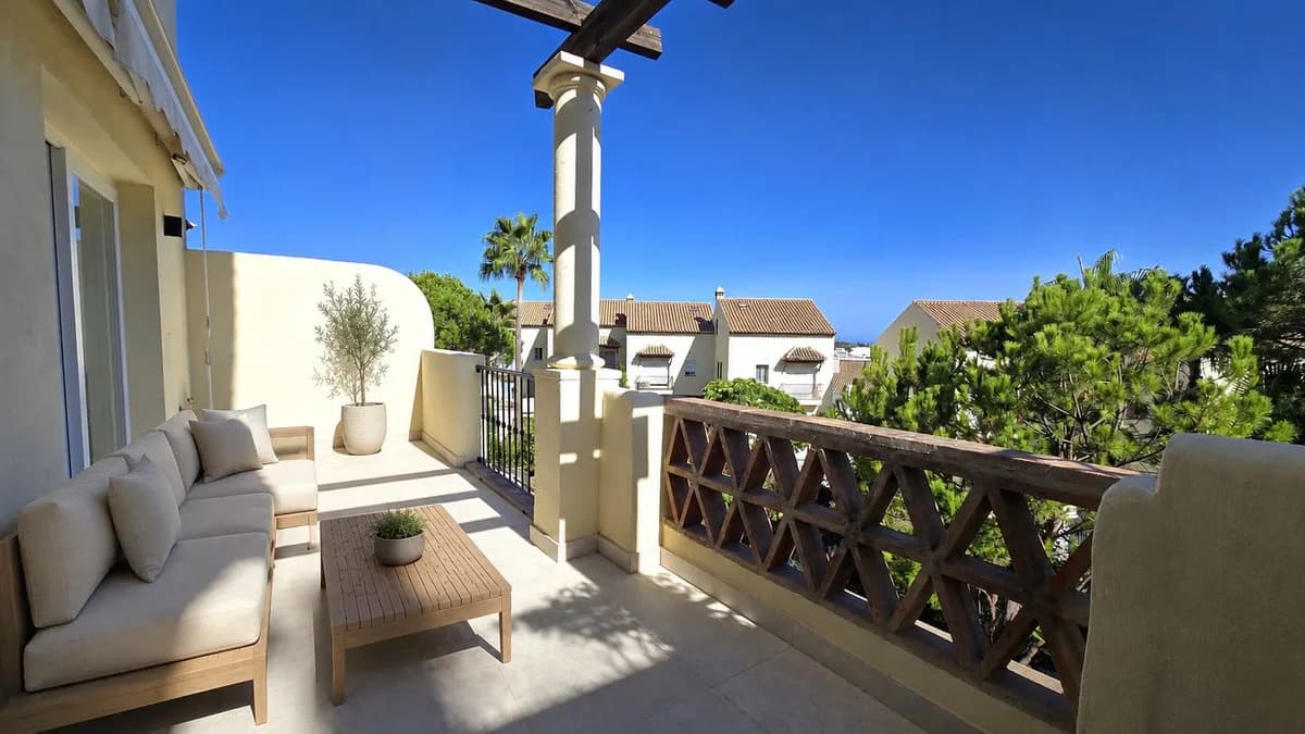 4 Bedroom Townhouse for Sale in Nueva Andalucía, Málaga - Image 4