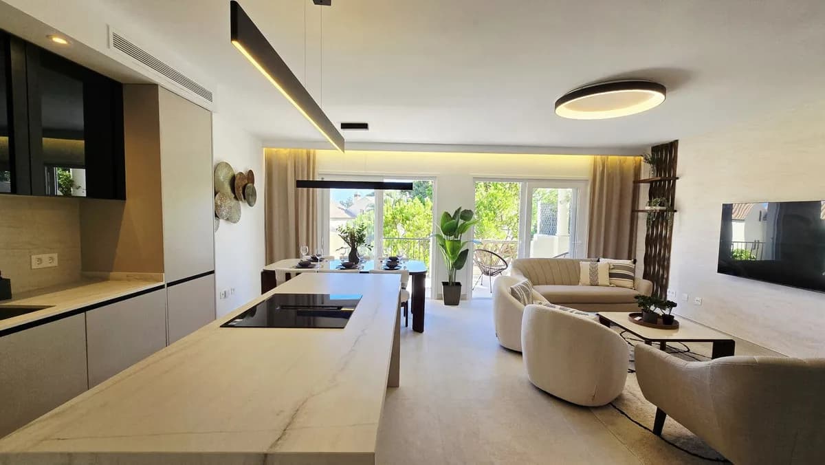 4 Bedroom Townhouse for Sale in Nueva Andalucía, Málaga - Image 5