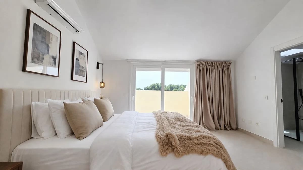 4 Bedroom Townhouse for Sale in Nueva Andalucía, Málaga - Image 8