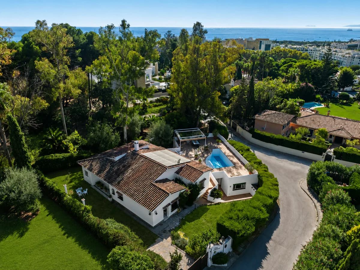 4 Bedroom Detached Villa for Sale in Marbella, Málaga