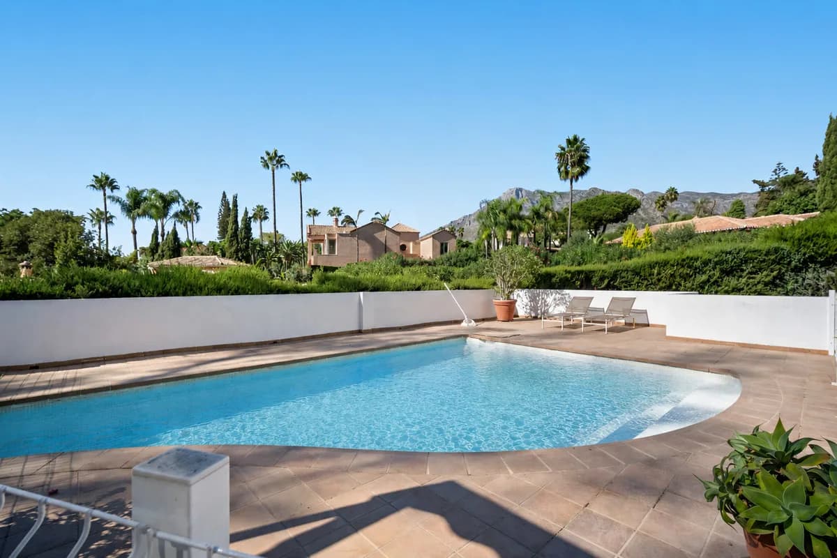 4 Bedroom Detached Villa for Sale in Marbella, Málaga - Image 3