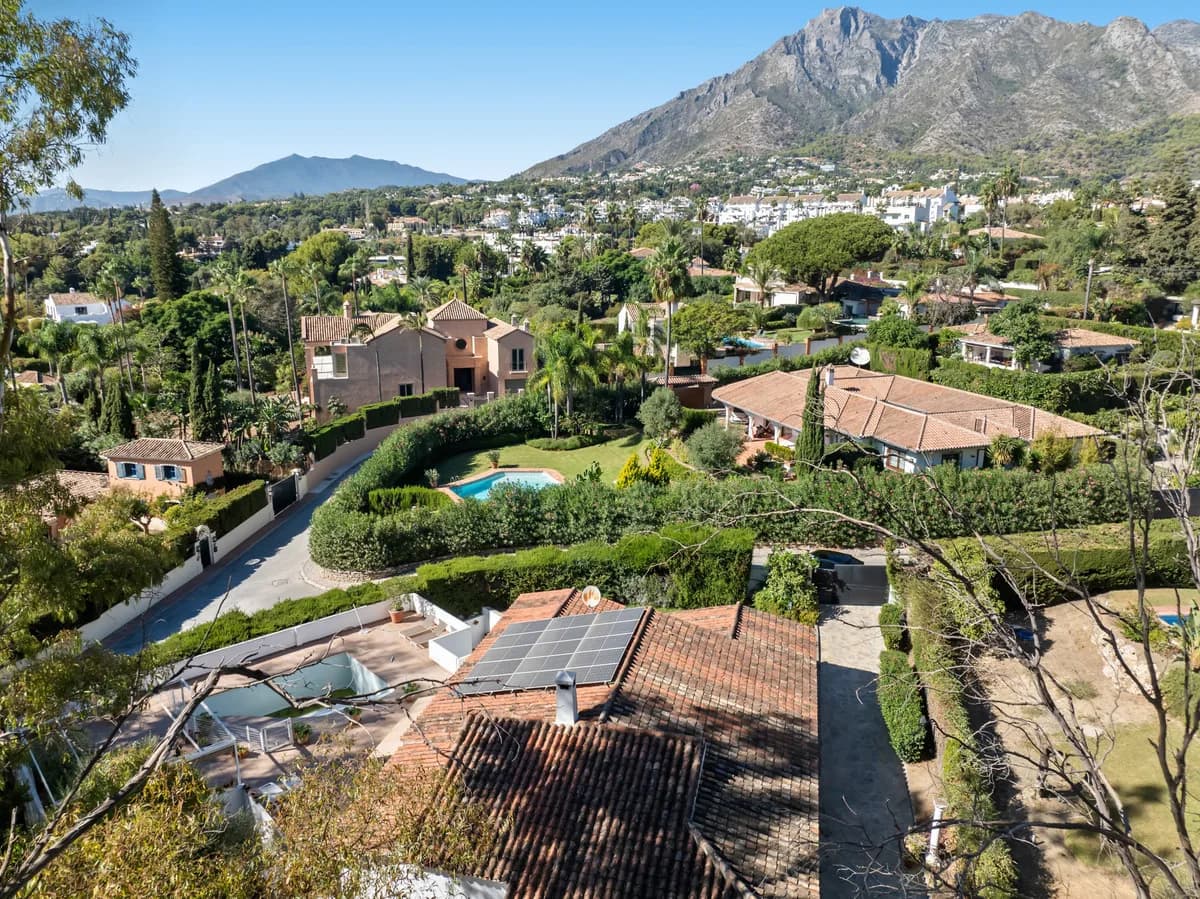 4 Bedroom Detached Villa for Sale in Marbella, Málaga - Image 4
