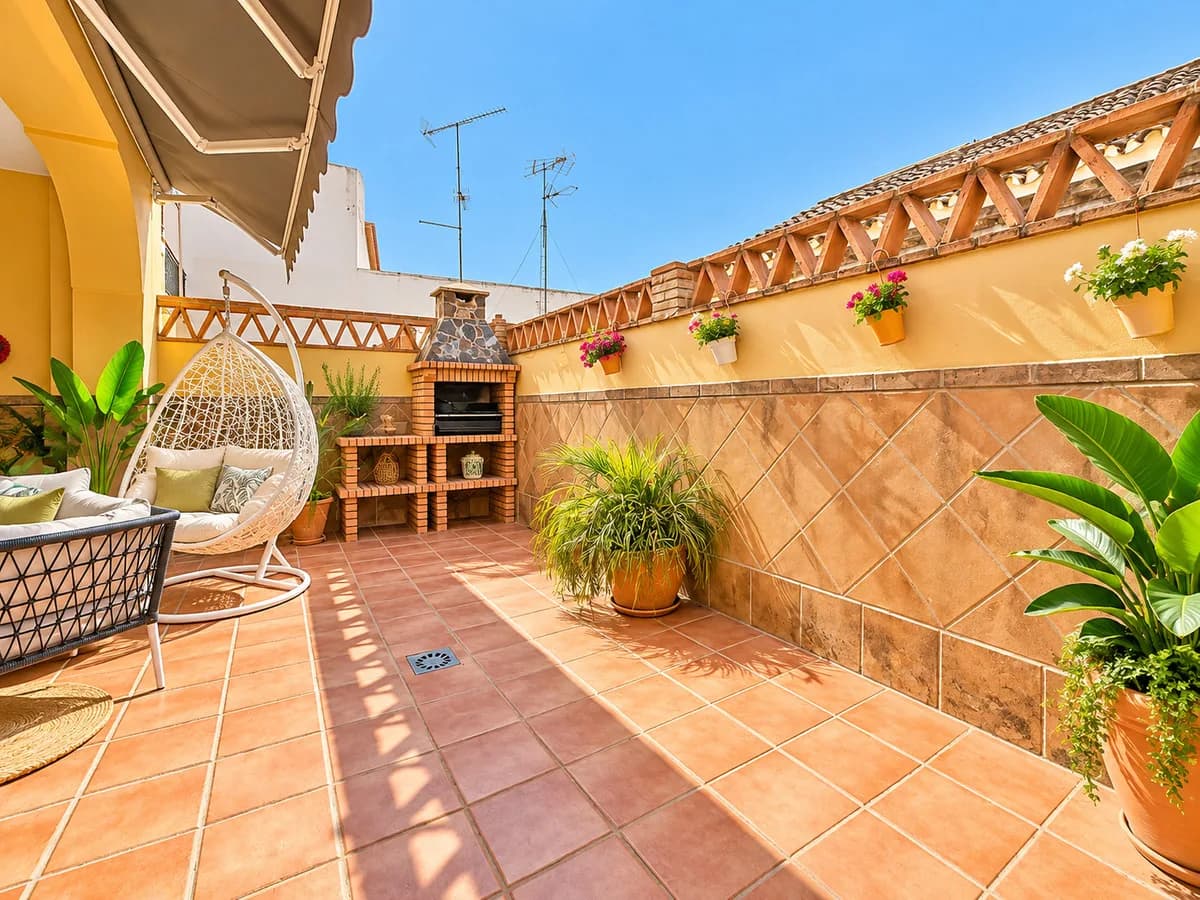 4 Bedroom Townhouse for Sale in Estepona, Málaga - Image 3
