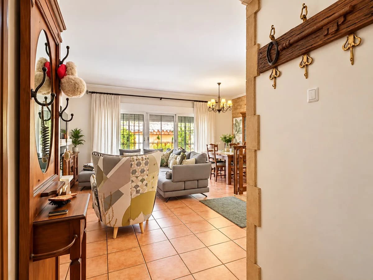 4 Bedroom Townhouse for Sale in Estepona, Málaga - Image 4