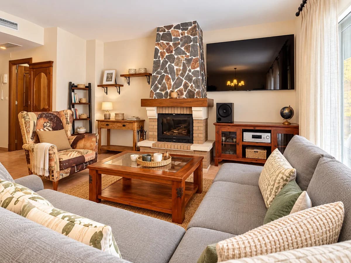 4 Bedroom Townhouse for Sale in Estepona, Málaga - Image 5