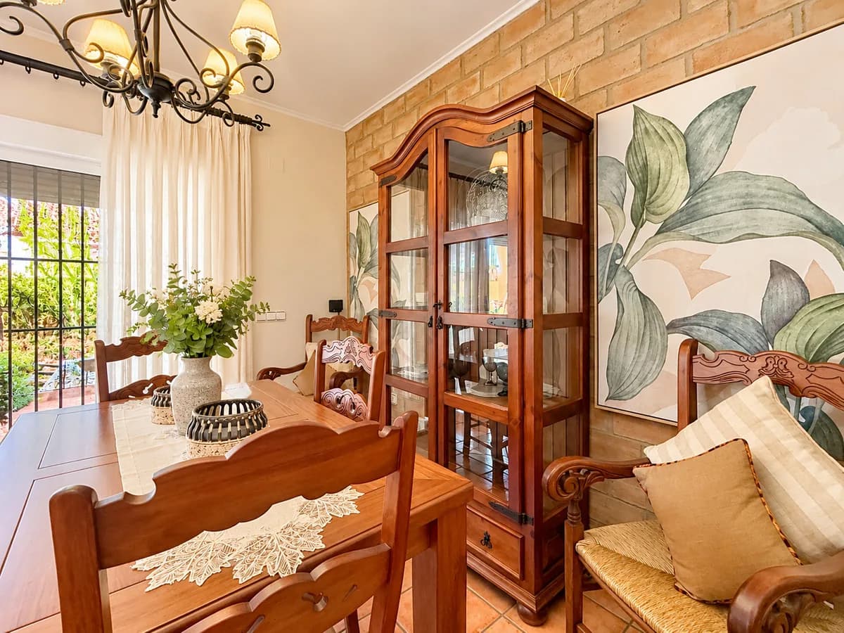 4 Bedroom Townhouse for Sale in Estepona, Málaga - Image 9