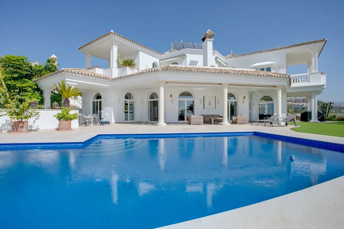 5 Bedroom Detached Villa for Sale in Benahavís, Málaga