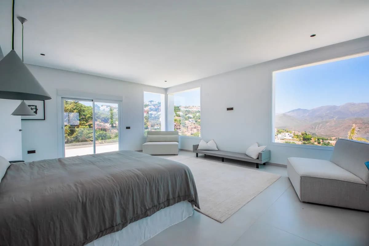 4 Bedroom Detached Villa for Sale in La Mairena, Málaga - Image 4