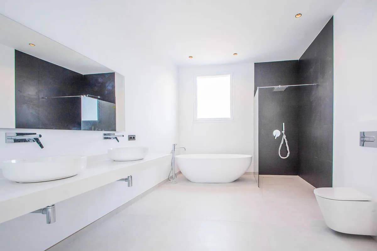 4 Bedroom Detached Villa for Sale in La Mairena, Málaga - Image 5