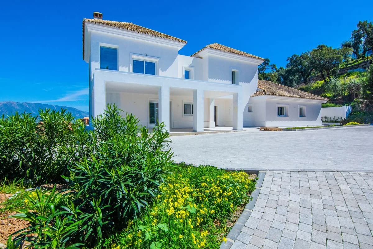 4 Bedroom Detached Villa for Sale in La Mairena, Málaga - Image 6