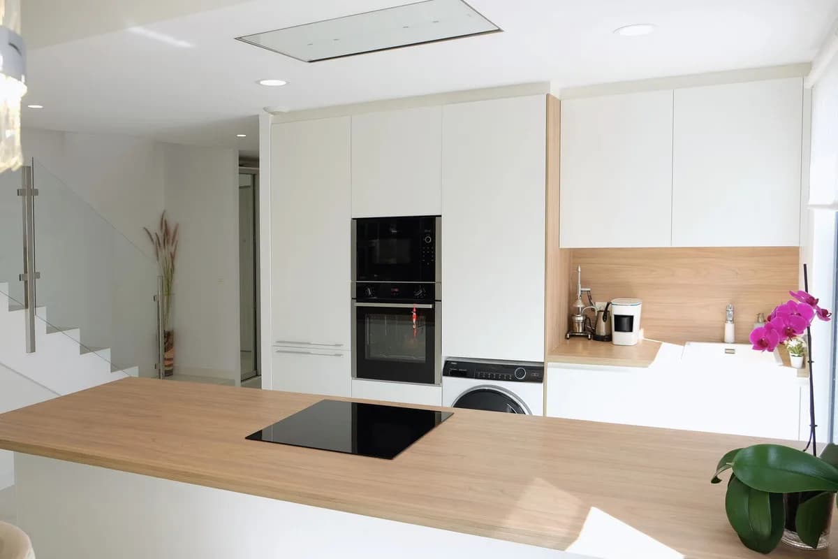 3 Bedroom Semi-Detached House for Sale in Selwo, Málaga - Image 4