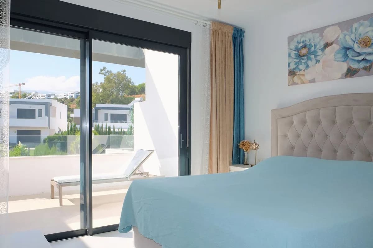 3 Bedroom Semi-Detached House for Sale in Selwo, Málaga - Image 6