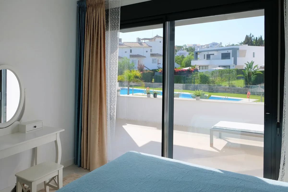 3 Bedroom Semi-Detached House for Sale in Selwo, Málaga - Image 7