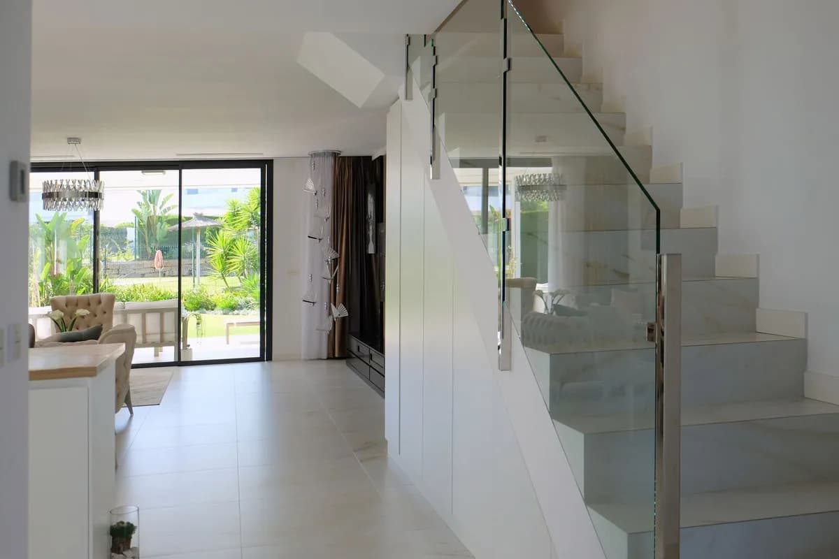 3 Bedroom Semi-Detached House for Sale in Selwo, Málaga - Image 9