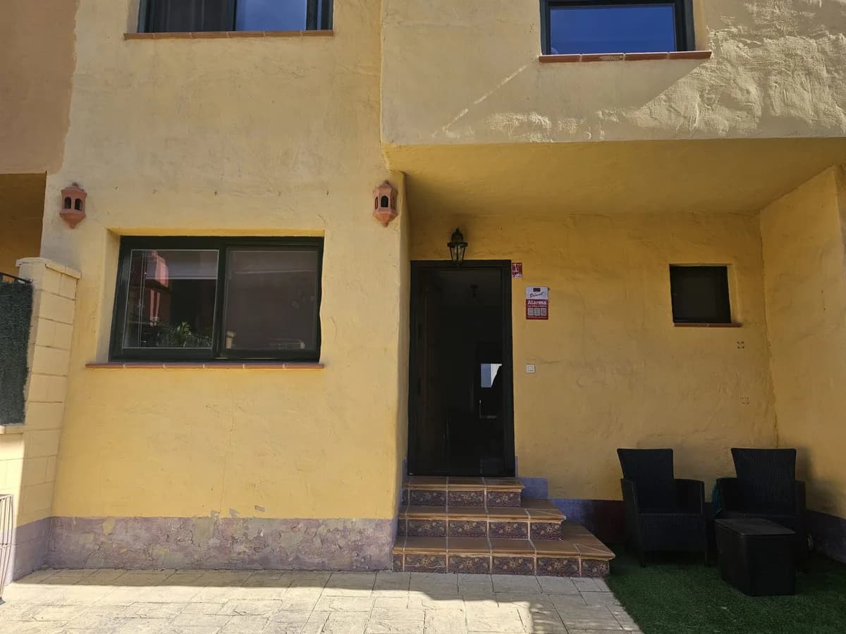 3 Bedroom Townhouse for Sale in Estepona, Málaga - Image 2