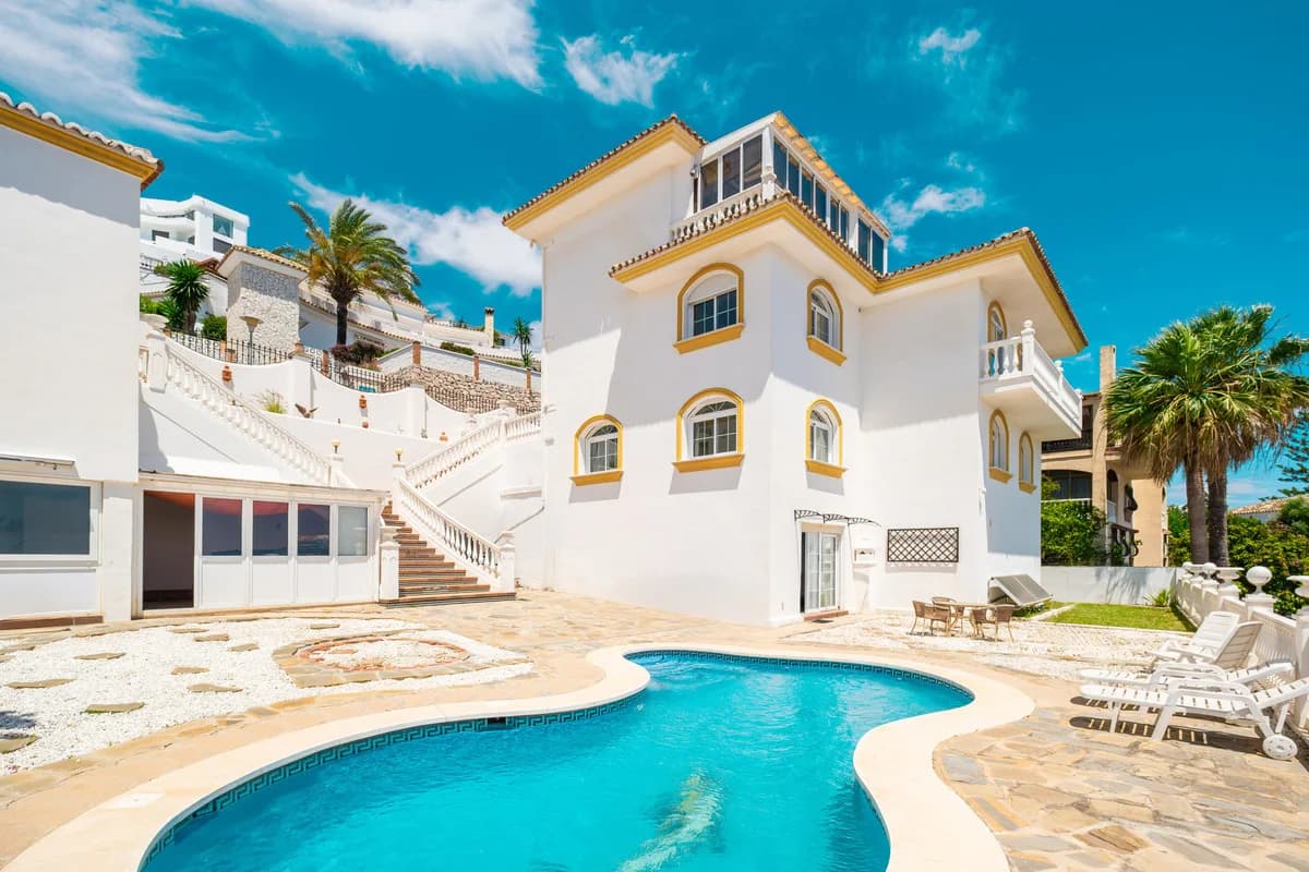 5 Bedroom Detached Villa for Sale in Benalmadena, Málaga