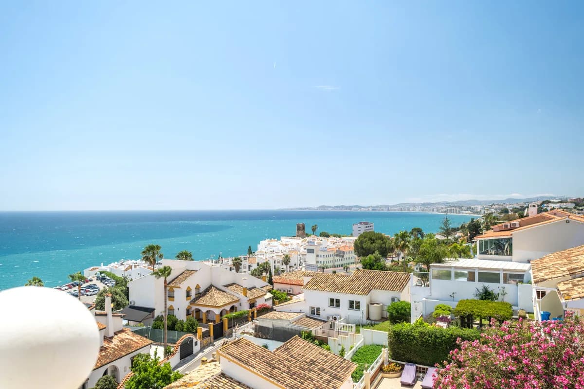 5 Bedroom Detached Villa for Sale in Benalmadena, Málaga - Image 2