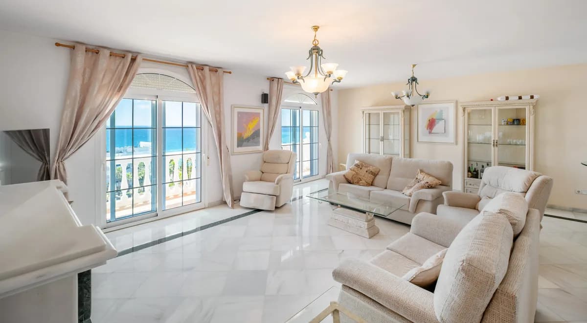 5 Bedroom Detached Villa for Sale in Benalmadena, Málaga - Image 3