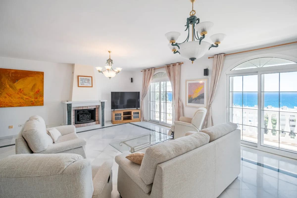 5 Bedroom Detached Villa for Sale in Benalmadena, Málaga - Image 4
