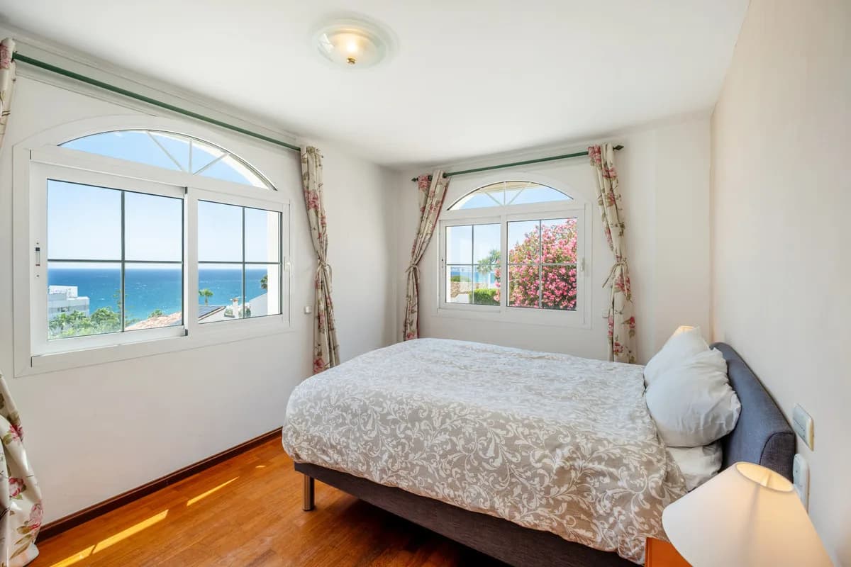 5 Bedroom Detached Villa for Sale in Benalmadena, Málaga - Image 7